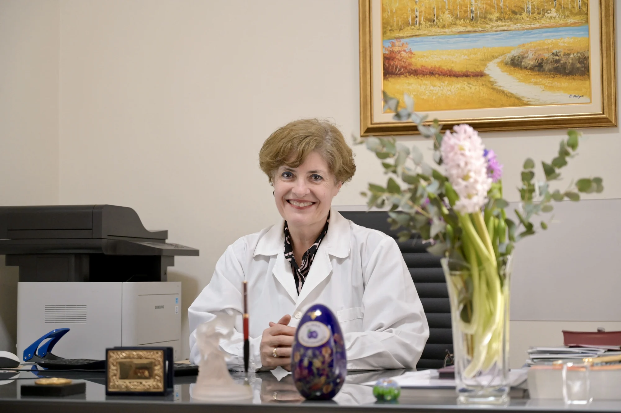Η Ευσταθία Πασματζή MD, PhD στο γραφείο της